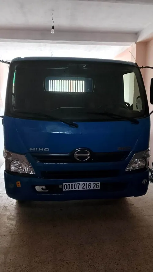 Hino 300 2016