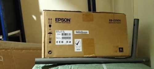 EPSON EB-2250U