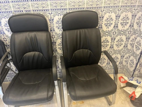 Lutte meuble d'un agence ou bien un bureaux très bon qualité  Des Chaises  Bureau  Armoire   