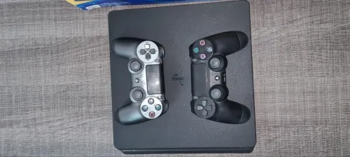 PS4 Slim 