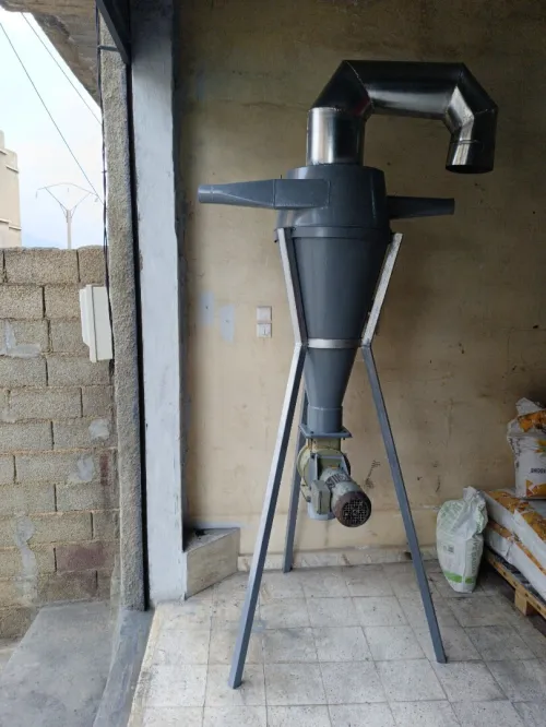 1/ ex tracteur 2.2 kw 2845 r/mn                         2/ syclone avec Écluse rotative 30 r/min