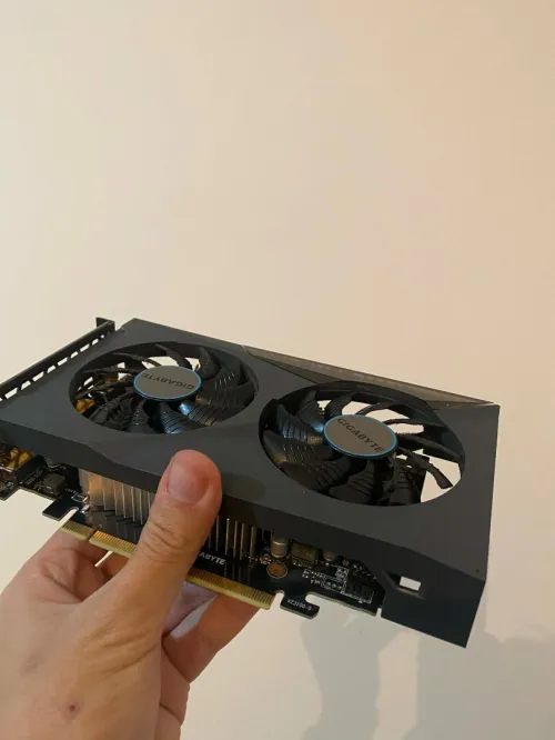 RTX 3050 6GB GIGABYTE
