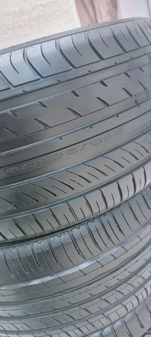4 Pneus jdad   2 /275/30/R20 2/245/35/R20