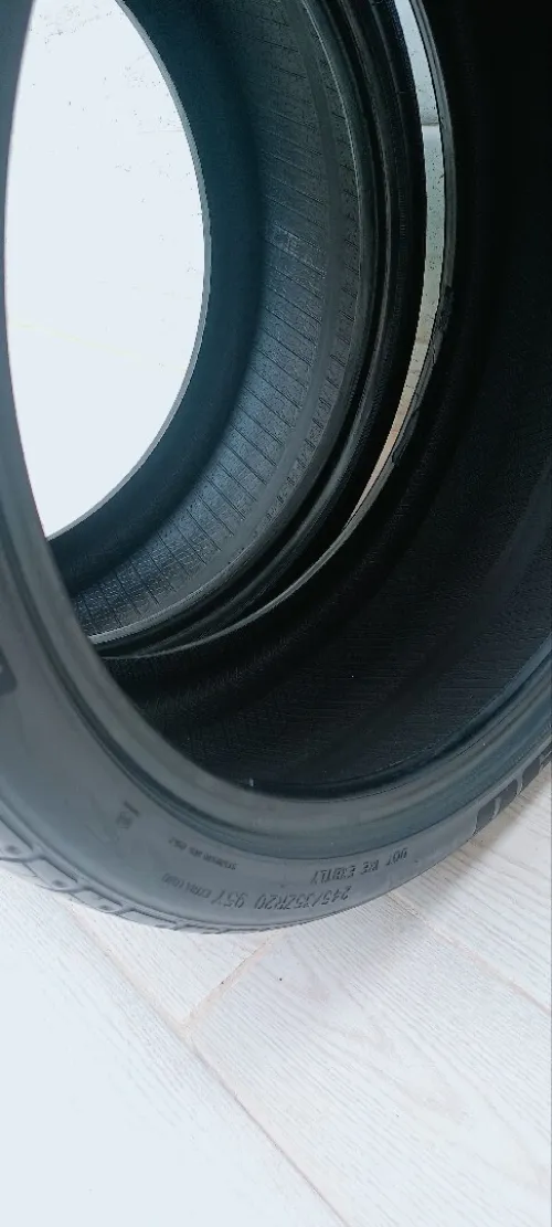 4 Pneus jdad   2 /275/30/R20 2/245/35/R20