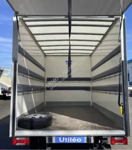 نقل البضائع والترحيل الكامل باحترافية وأمان Transport de marchandises et déménagement complet avec professionnalisme et sécurité