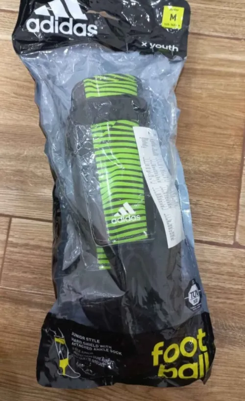 Lot 5 paires de chaussettes marque Adidas & 11 protèges tibia avec socquette 10 taille S & une M