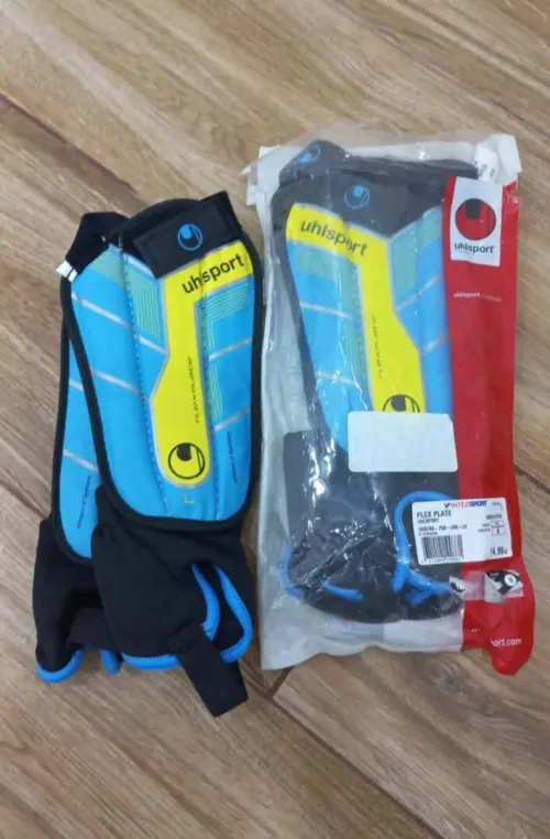 Lot 5 paires de chaussettes marque Adidas & 11 protèges tibia avec socquette 10 taille S & une M