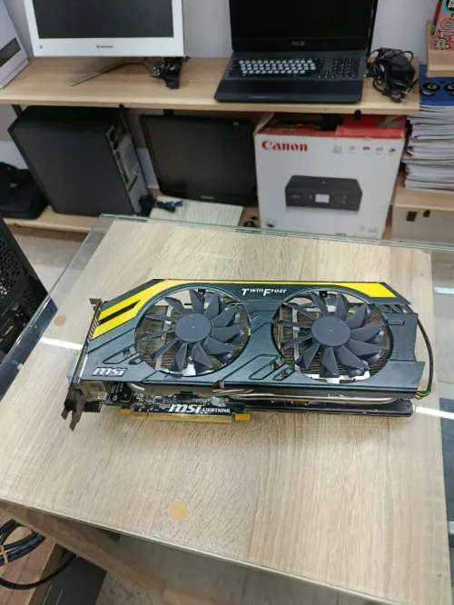 MSI NVIDIA GeForce GTX 680 2GB GDDR5 2DVI/HDMI/DispayPort PCI-Express Video Card (N680GTX Lightning)