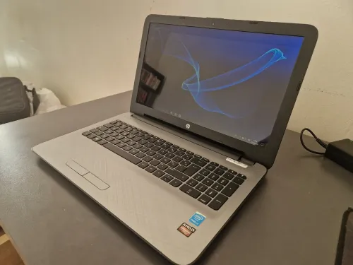 Hp i3 5ème gen, 8gb,1tera, double carte graphique