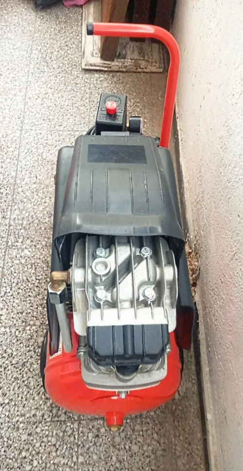 Vend compresseur d'air BLACK Decker 25L
