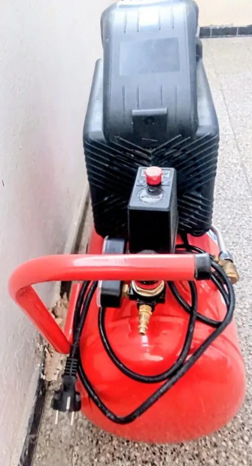 Vend compresseur d'air BLACK Decker 25L