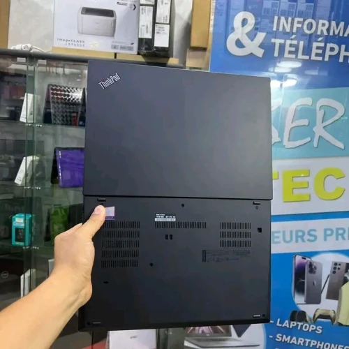  Lenovo Thinkpad T495 AMD RYZEN 7 3700U Vpro Avec Carte Graphique RADEON VEGA 10 #2GB dédié.