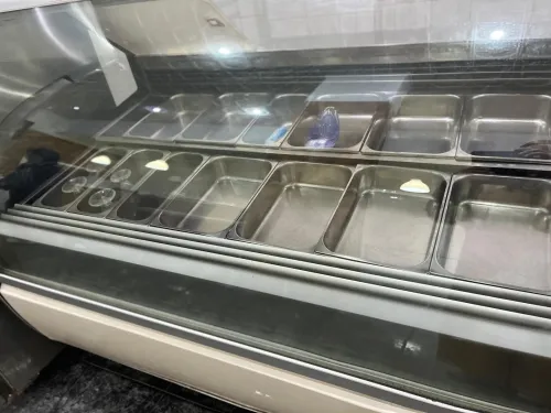 Comptoir à glace et turbine et armoire négative