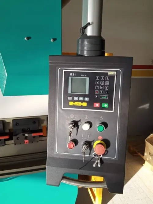 Tournage et fraiseuses  MACHINES FABRICATION MÉCANIQUE