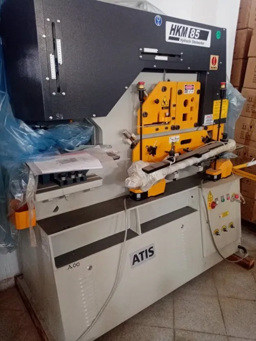 ماكنات الخراطة. الات الخراطة و التفريز  MACHINES FABRICATION MÉCANIQUE. Tours et fraiseuses