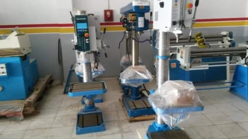 ماكنات الخراطة. الات الخراطة و التفريز  MACHINES FABRICATION MÉCANIQUE. Tours et fraiseuses