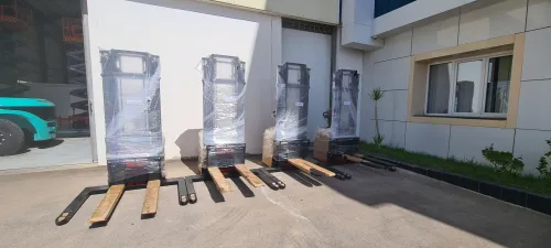 ماكنات الخراطة. الات الخراطة و التفريز  MACHINES FABRICATION MÉCANIQUE. Tours et fraiseuses