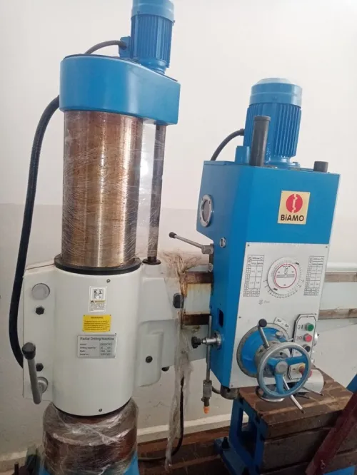 ماكنات الخراطة. الات الخراطة و التفريز  MACHINES FABRICATION MÉCANIQUE. Tours et fraiseuses