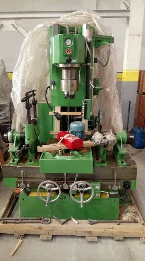 ماكنات الخراطة. الات الخراطة و التفريز  MACHINES FABRICATION MÉCANIQUE. Tours et fraiseuses
