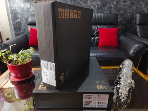 [VENDU] RAZER BLADE 18 - i9-14900HX - RTX 4090 16Go - Écran 18" Mini-Led QHD 300Hz -RAM 32Go-SSD 2TB