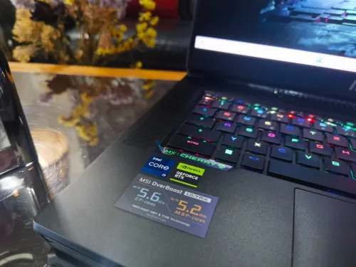 [VENDU] MSI TITAN GT77 - i9-13980HX-RTX 4080 12Go-ÉCRAN Mini-Led 17.3" 4k IPS 144Hz-SSD 2To-RAM 64Go