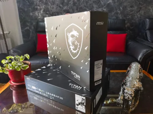 [VENDU] MSI TITAN 18 HX AI -Ultra 9 285HX-RTX 5080 16Go-Écran 18" 4k Mini-LED 120Hz-SSD 4To-RAM 64Go
