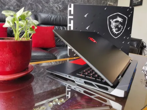 [VENDU]MSI TITAN 18HX - i9-14900HX - RTX 4090 16Go - Écran 4k Mini-LED 120Hz - RAM 128Go - SSD 4To