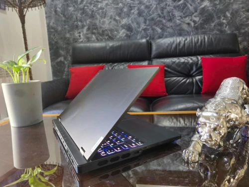 [VENDU] LENOVO LEGION 7i Intel i9-13900HX - RTX 4080 12Go -Écran 16" QHD 2K 240Hz-SSD 2TB-RAM 32 Go 