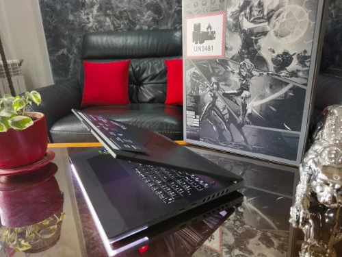 [VENDU] ASUS STRIX SCAR G18 -i9-14900HX-RTX 4080 12Go-Écran 18" Mini-LED QHD+ 240Hz-RAM 32Go-SSD 1TB