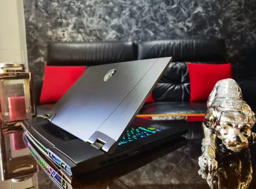 [VENDU] MSI TITAN GT 77 - i9 -13980HX -RTX 4090 16Go-Écran 17,3" Mini-LED 4k 144Hz-SSD 4To -RAM 64Go