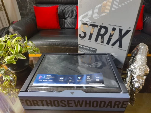ASUS ROG STRIX SCAR 18 - i9 14900HX- RTX 4080 - Écran 18" Mini-LED QHD+ 240Hz - RAM 32Go - SSD 1TB