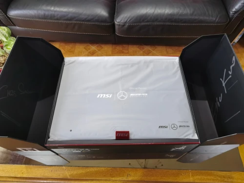 [VENDU]MSI STEALTH 18 MERCEDES-AMG -Ultra 9 185H-RTX 4080Go-Écran 18" 4k MiniLed 120Hz-RAM 64Go -2TB