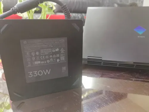 [VENDU] HP OMEN 17 - intel i7 13700HX - RTX 4070 8Go - Écran 17.3 QHD 165Hz - RAM 32Go - SSD 1TB 