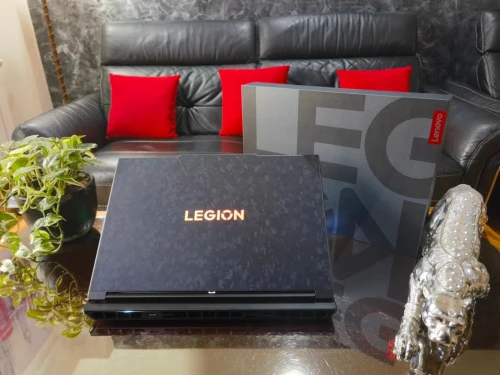 LENOVO LEGION 9i GEN 10- Ultra 9 275HX - RTX 5090 24Go - Écran 18" 4k UHD 240Hz - RAM 32Go - SSD 1TB