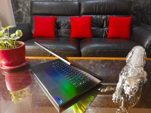 [VENDU] RAZER BLADE 16 -Intel i9-13950HX - RTX 4090 - Écran 16" Mini-LED 4k 120Hz - SSD 2TB - 32Go