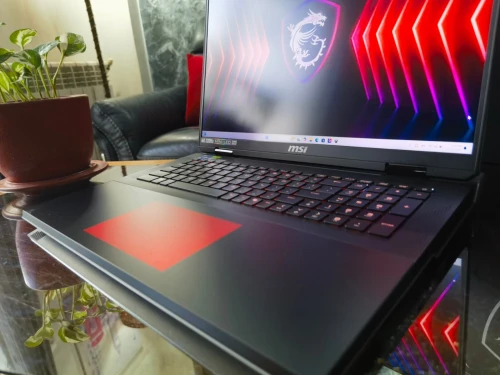 [VENDU]MSI TITAN 18HX - i9-14900HX - RTX 4090 16Go - Écran 4k Mini-LED 120Hz - RAM 128Go - SSD 4To
