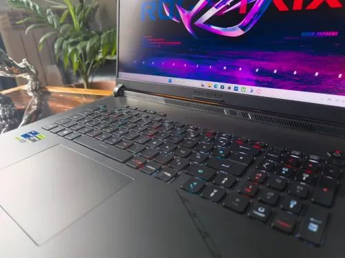 [VENDU] ASUS STRIX SCAR G18- i9 -13980HX - RTX 4070 8Go -ÉCRAN 18" QHD 240Hz - RAM 32Go - SSD 1TB