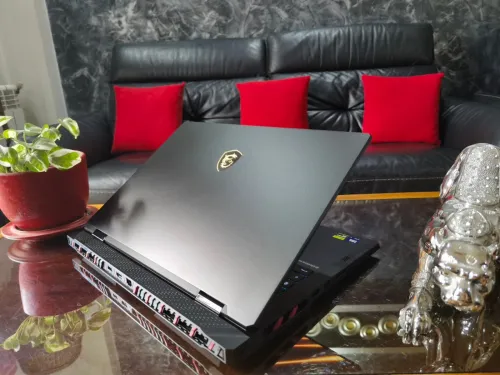 [VENDU] MSI RAIDER 18HX Ai - Ultra 9 285HX- RTX 5090 24Go- ÉCRAN 18" 4K Mini-LED 120Hz- SSD 4To- RAM 64Go