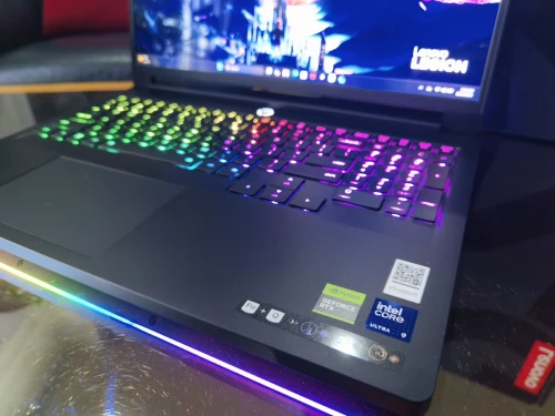 [VENDU] LENOVO LEGION PRO 7i - Ultra 9 275HX - RTX 5090 24Go - Écran 16" Oled QHD+ 240Hz - RAM 32Go-SSD 2To