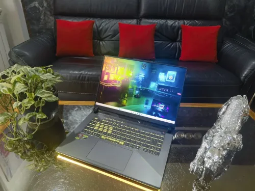 ASUS STRIX G16 - AMD Ryzen 9 9955HX - RTX 5070 Ti 12Go - Écran 16" QHD+ 240Hz - RAM 32Go - SSD 2To
