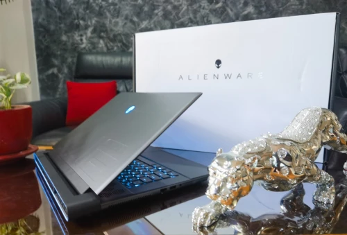 [VENDU] ALIENWARE M16 R1 - Ryzen9 7845HX - RTX 4080 12Go- Écran 16" QHD 240Hz - RAM 32Go - SSD 1TB