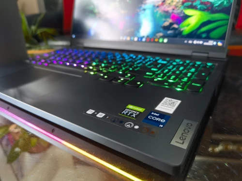 [VENDU] LENOVO LEGION 7i PRO -i9-13900HX - RTX 4090 16Go - Écran 16" QHD 240Hz - SSD 2TB - RAM 32Go 