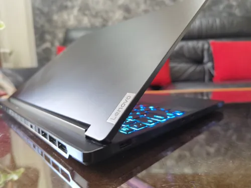 [VENDU] LENOVO LEGION 7i - i9-14900HX - RTX 4070 8Go - Écran 16" QHD 2K 240Hz -SSD 1TB - RAM 32 Go 