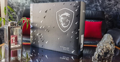 [VENDU]MSI TITAN GT 77  - i9-13980HX - RTX 4080 16Go-ÉCRAN Mini-Led 17.3" 4k 144Hz -SSD 2TB-RAM 64Go
