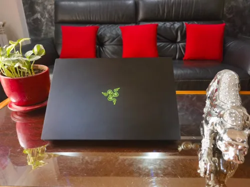 [VENDU] RAZER BLADE 16 -Intel i9-13950HX - RTX 4090 - Écran 16" Mini-LED 4k 120Hz - SSD 2TB - 32Go