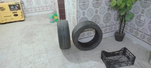 عجلتين (2) مستعملتين 225/45R17 بحالة  جيدة