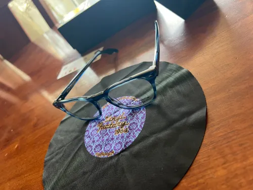 Lunettes vinyl factory
