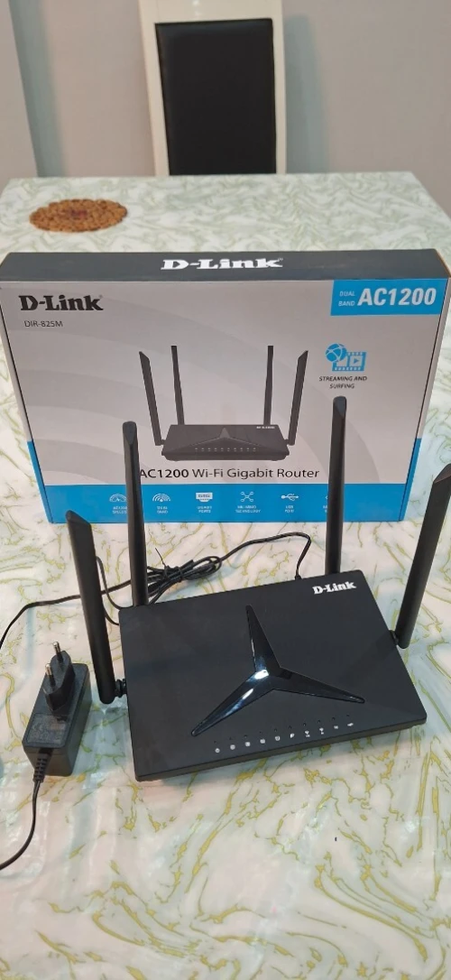 Routeur D-Link DIR-825M