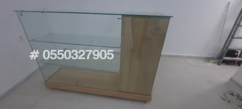 Les Présentoirs et vitrines d'exposition en verre 