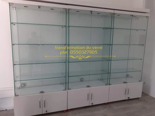 Vitrine et présentoirs d'exposition en verre 